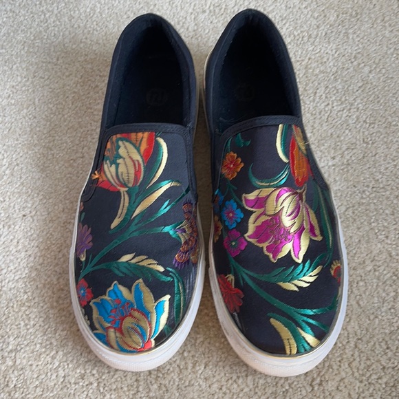 River Island Slip On Sneakers - Picture 1 of 3